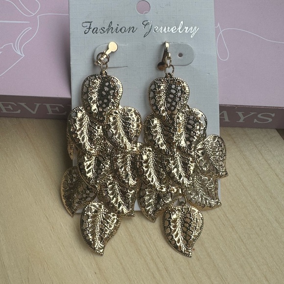 DEPARTMENT STORE FLOWER EARRINGS  NYC-2 - Picture 3 of 5